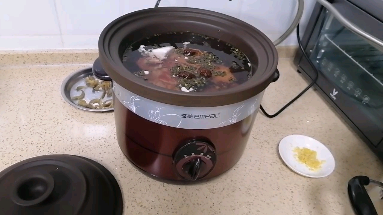 热气腾腾的牛汤锅在家里做10分钟就搞定信不信由你看了就信了