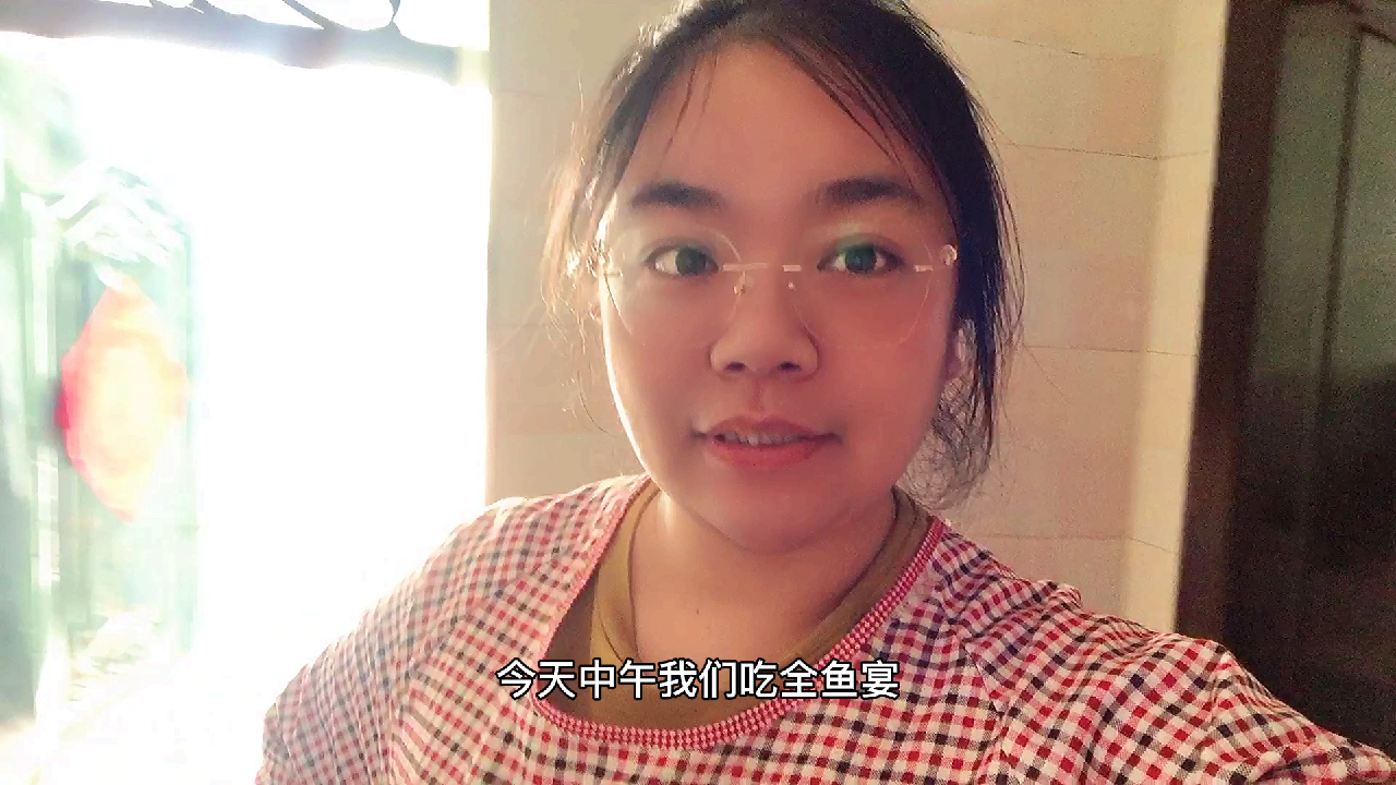 渔民老杜是做鱼的好手,一堆小杂鱼作出三种吃法,各个好吃