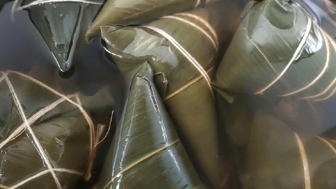手把手教你煮粽子,只要注意这两点,粽子又糯又香又好吃,一起学