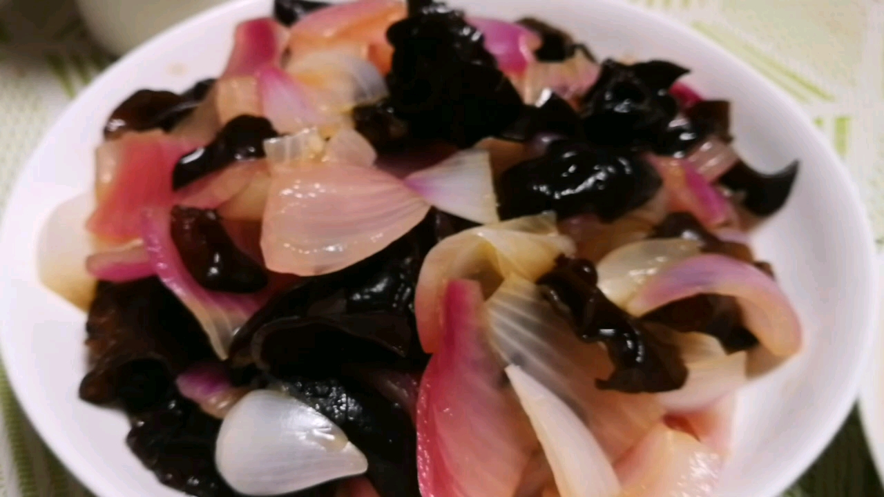 西式凉菜,糖醋洋葱木耳,在西餐厅里常吃的