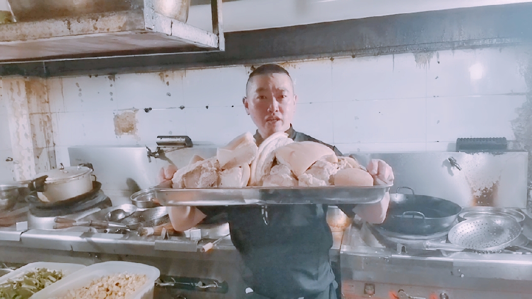 重庆江湖菜大厨教你做,家常红烧肉,油而不腻,味道巴适。