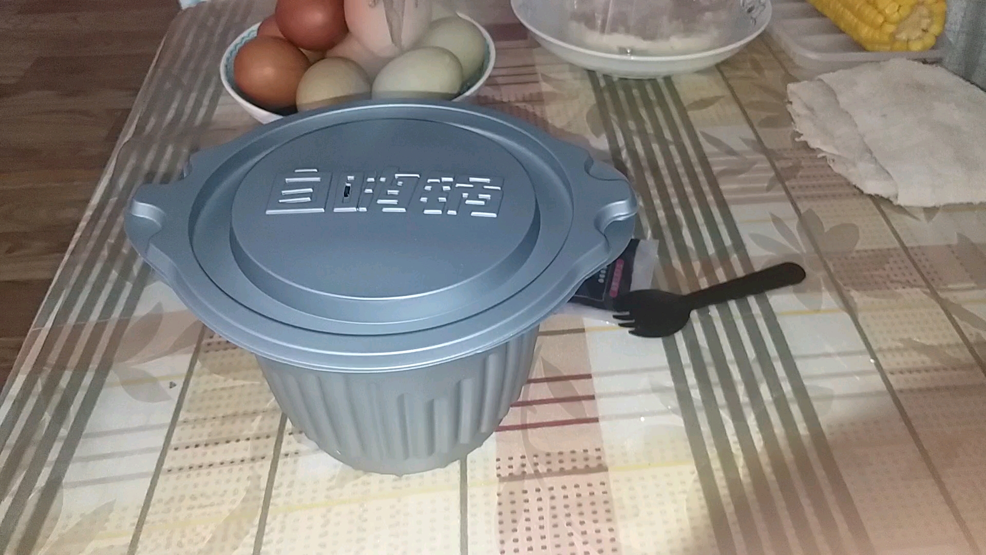小学生的生活,自发热午餐,配野生鸭蛋