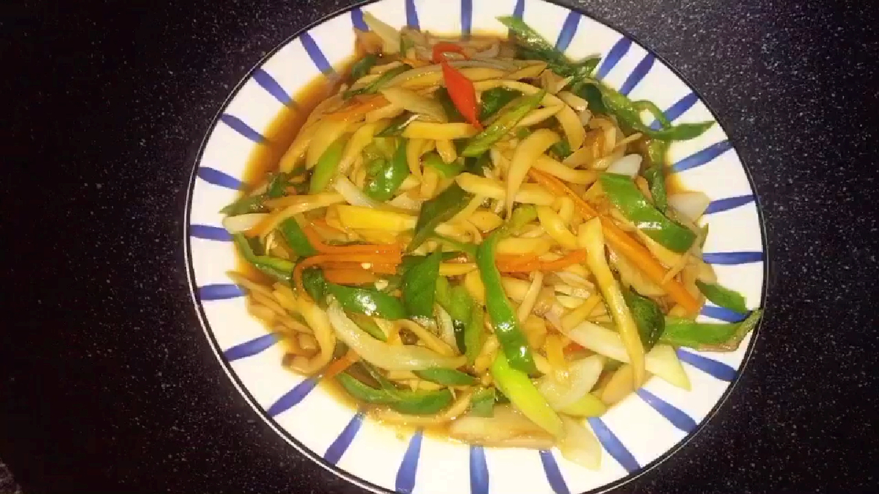 简单家常菜时蔬素炒杏鲍菇丝,加了鲍鱼汁就有了鲍鱼的味道