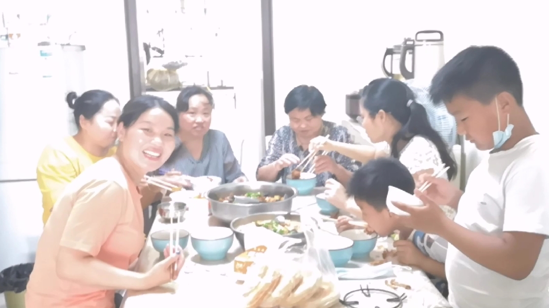 六姨请客吃饭海鲜炒鸡遇上家常版糖醋鱼块炖豆腐那叫一个真好吃