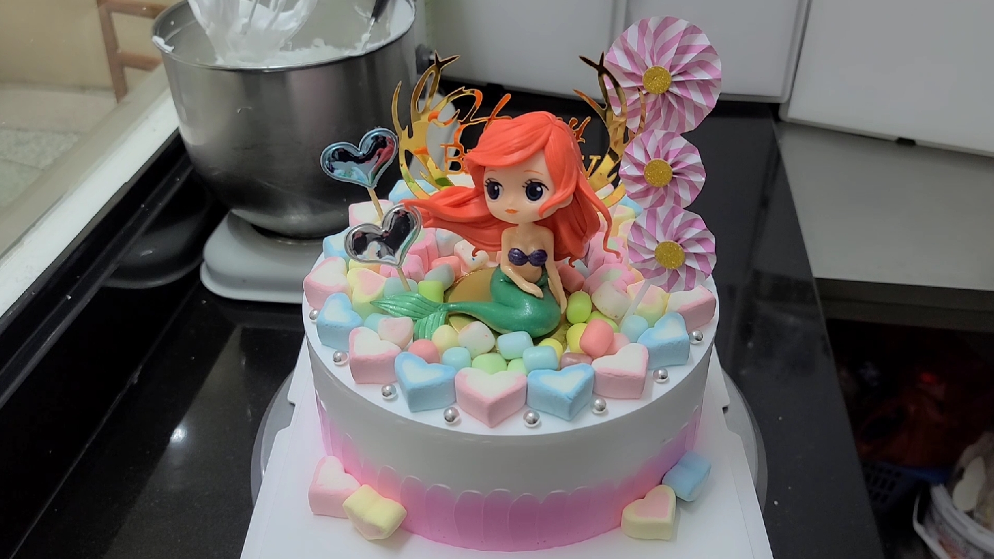 唯美的美人鱼蛋糕,看着真是美味与漂亮哦