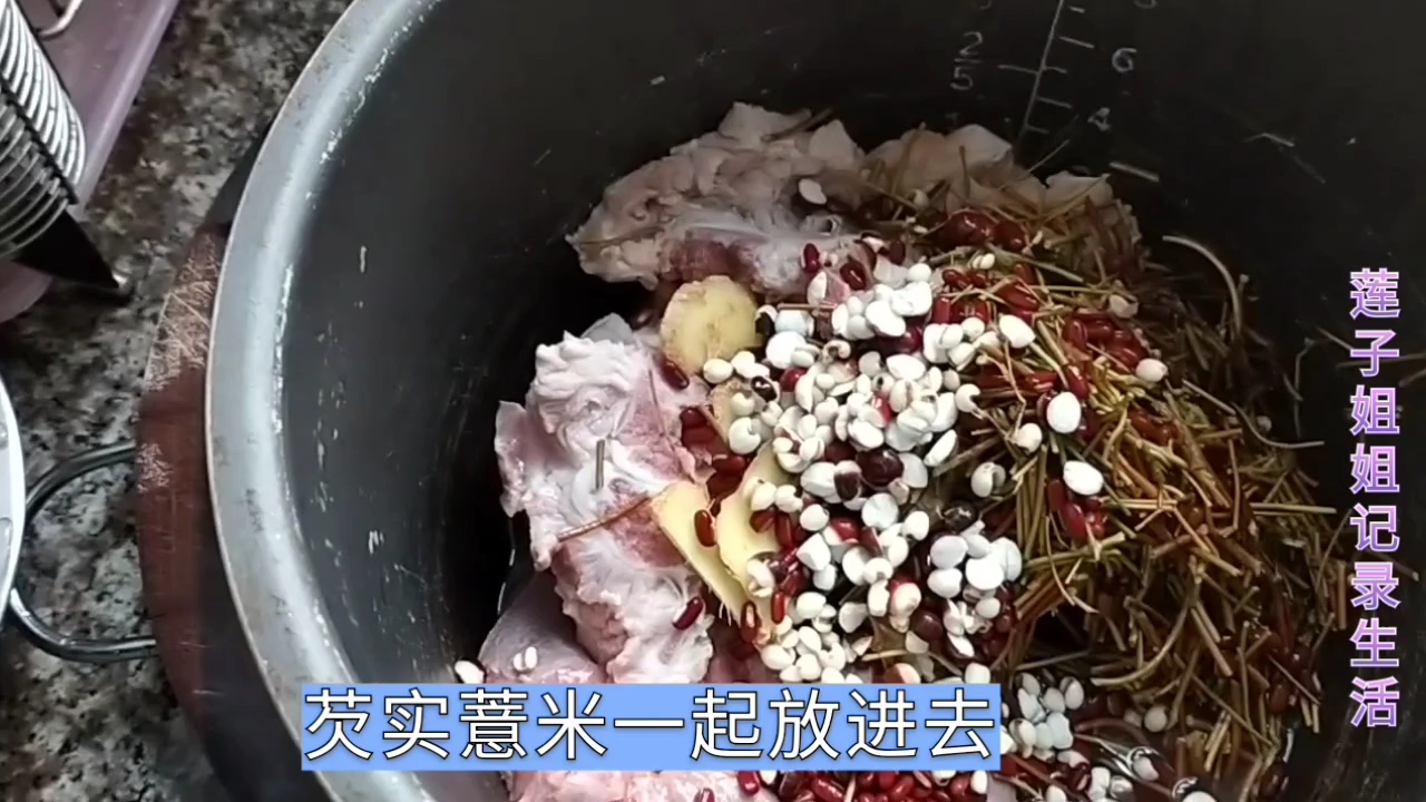 宝妈煲祛湿汤,搭配了些什么汤料?孩子一碗接一碗的喝
