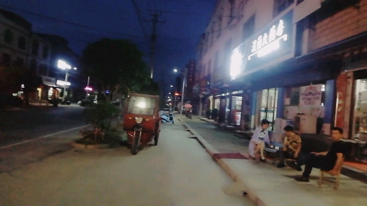 今天六一儿童节,小孩饭不吃,非要我买汉堡