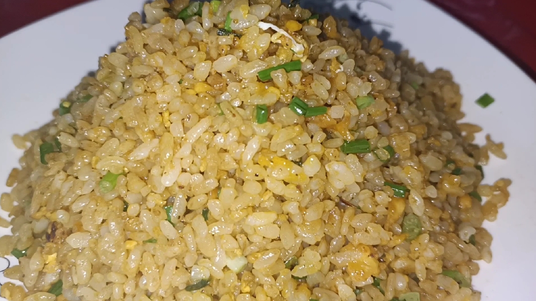 网红黄金蛋炒饭,是先炒饭还是先炒蛋?在锅里跳舞的饭真的好吃吗