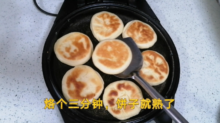 5元一个肉夹馍的饼,原来是这样做的,个个空心。