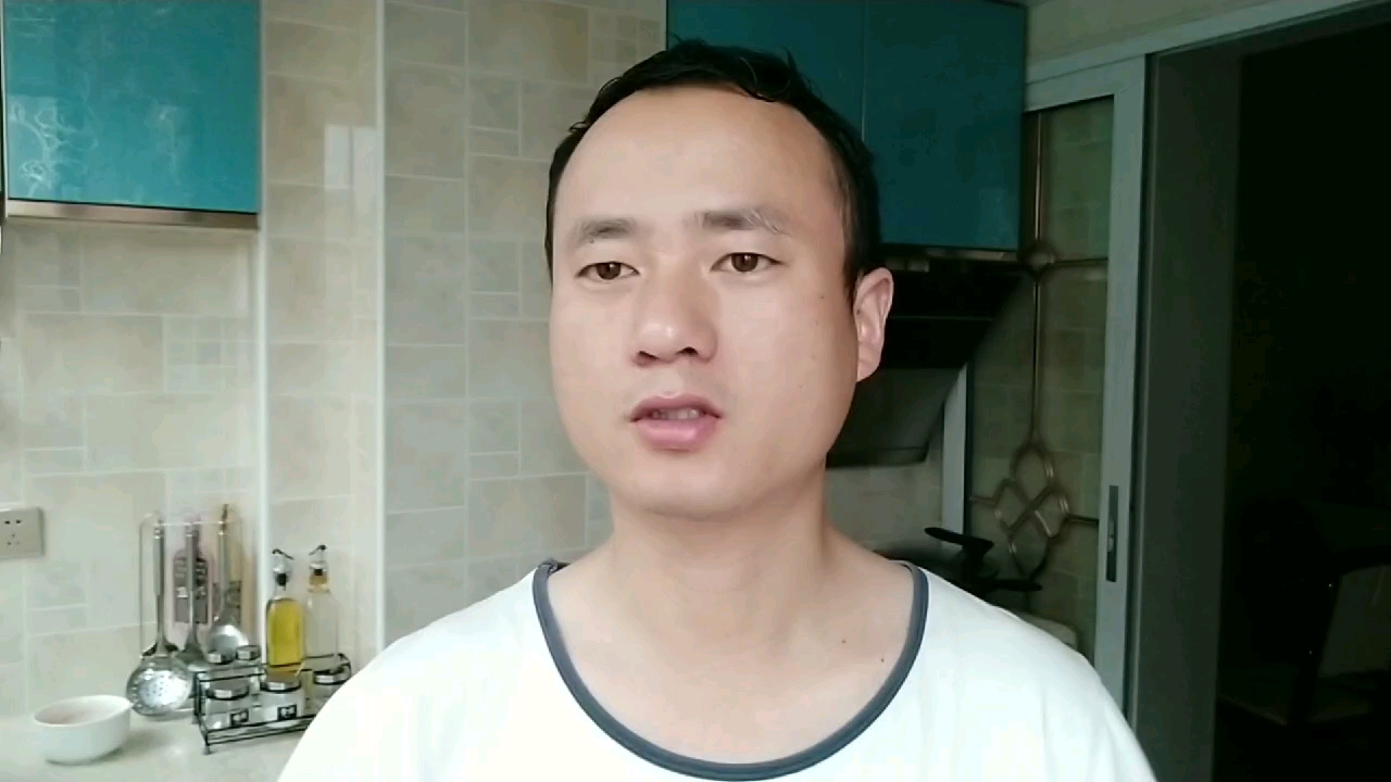 用豆豉炒土豆丝,小时候的味道,再配上大馒头,好吃