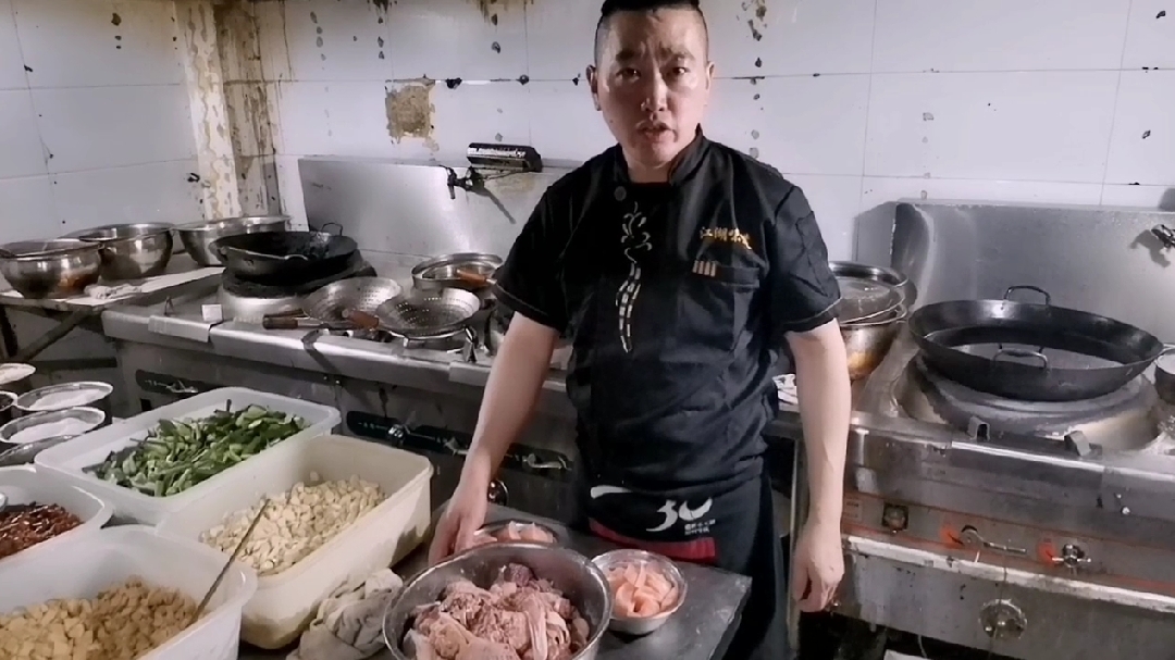 重庆大厨分享,毛哥老鸭汤,下三碗毛干饭舒服。味道巴适。