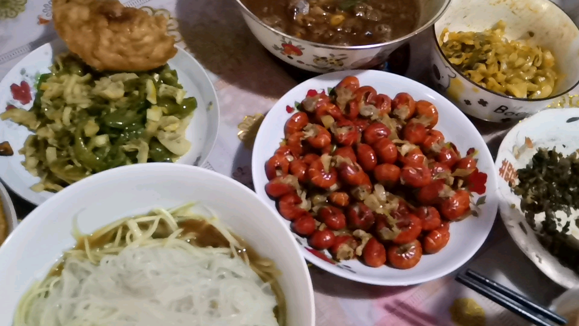 夏日美食,龙虾,笋尖,咸菜,粉条,配美酒