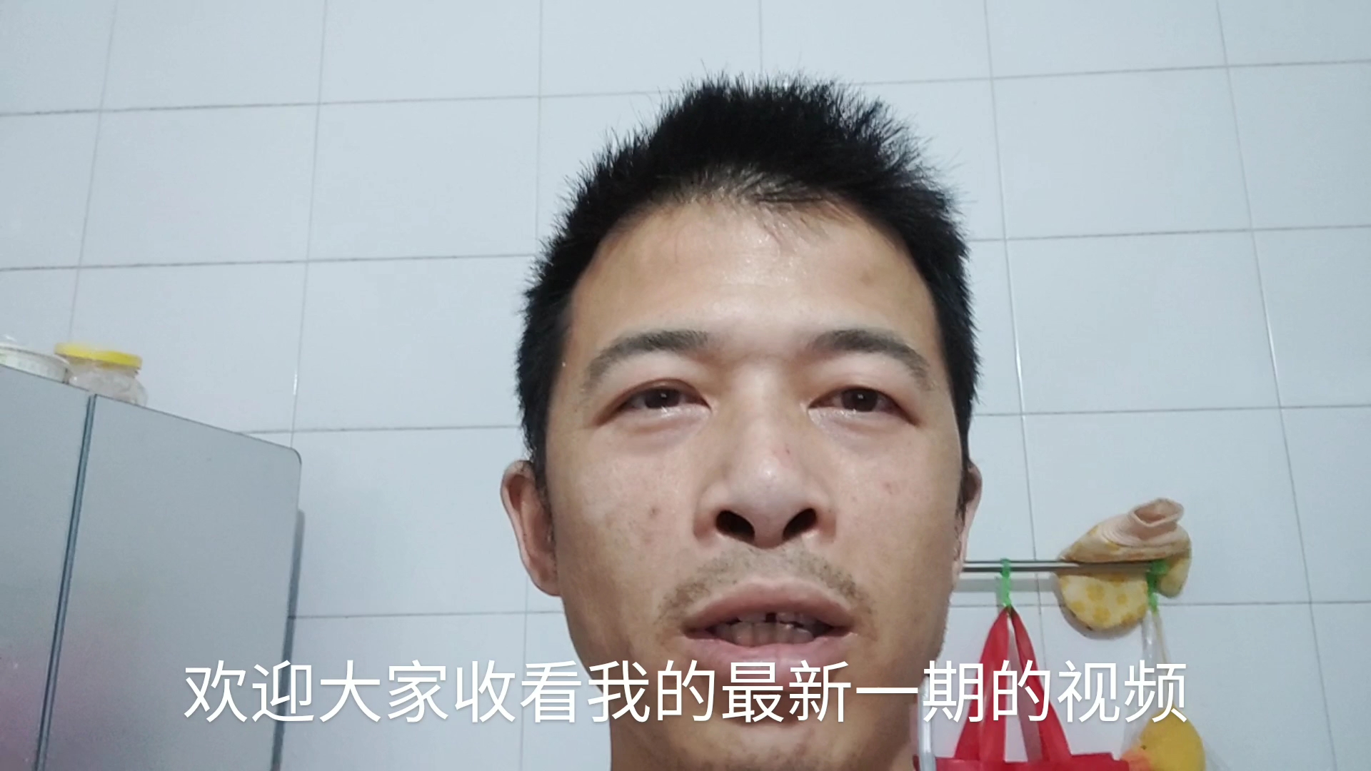 解剖五黑一绿鸡。1020只鸡运到家死亡8只,养到18天又死亡26只。