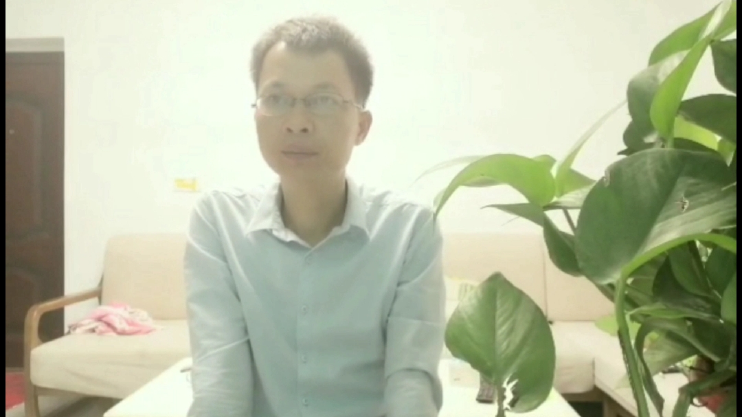 小伙子摆地摊小伙子摆地摊用这个方法一天轻松赚两三百他是这样做
