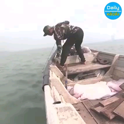 钓鯆鱼,看着过瘾下手干很累人。