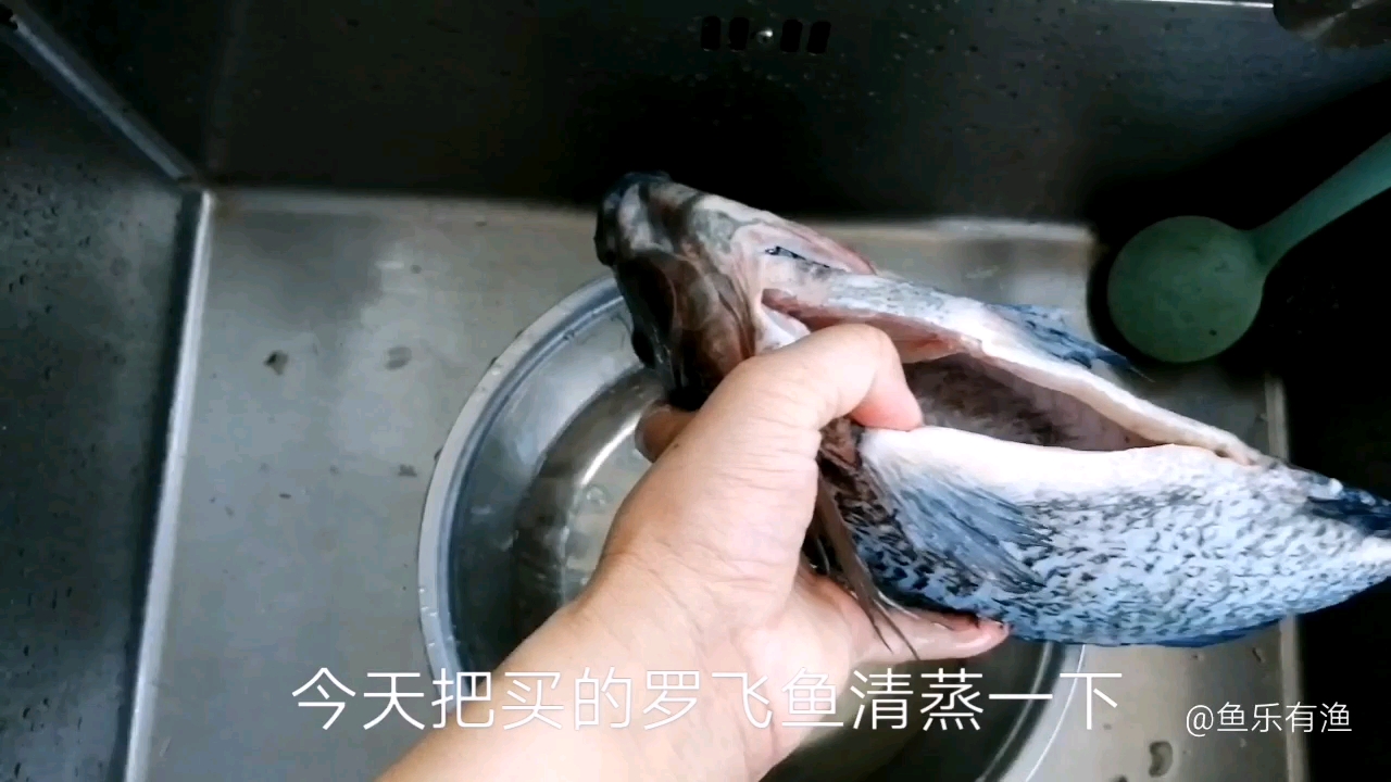清蒸罗非鱼,一点小刺都没有,孩子特别喜欢吃,做法简单