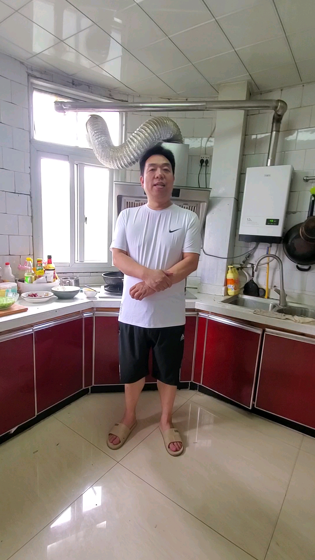 老王做家常捞面条