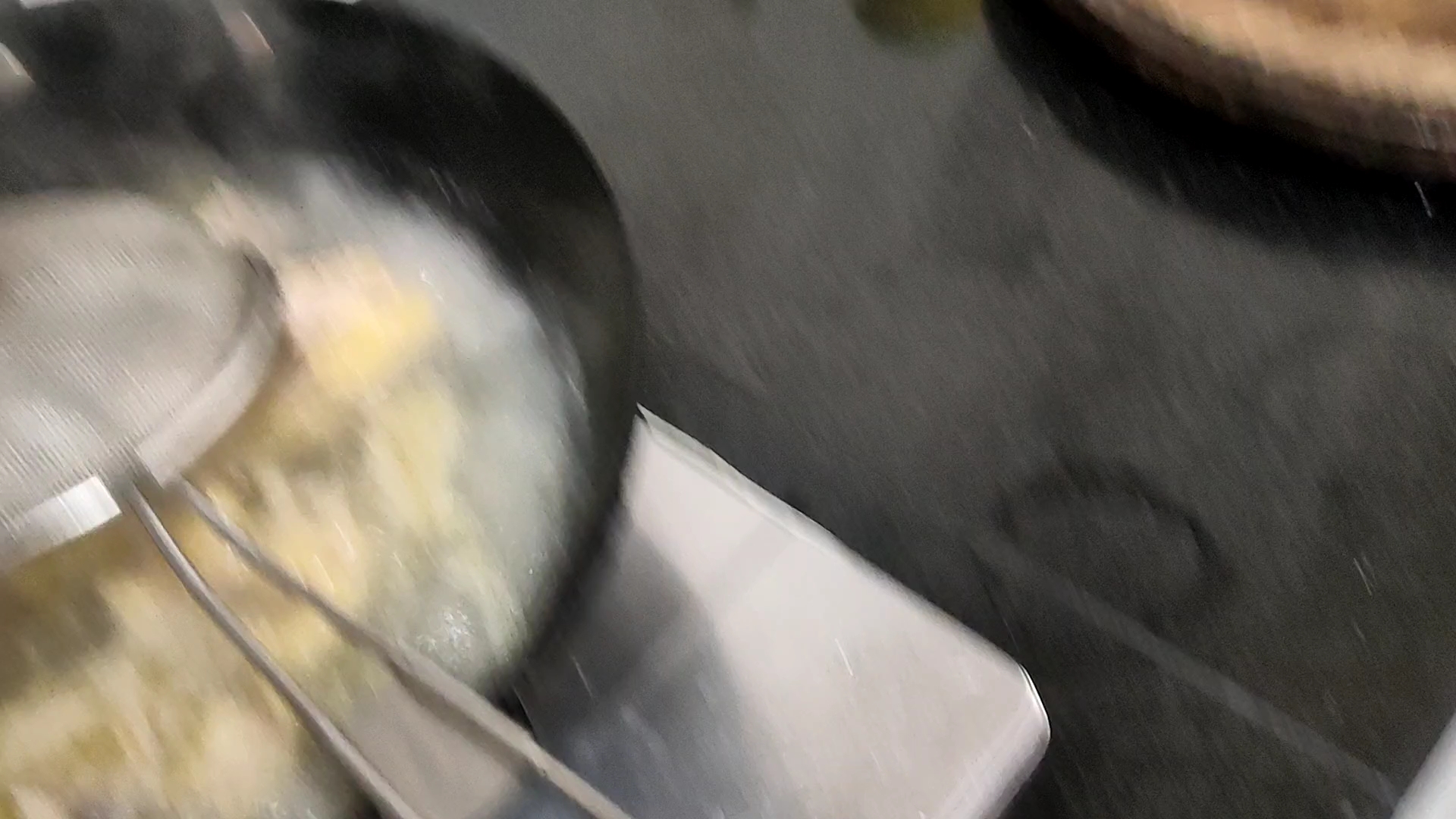 一款鲜香美味炖鸡汤,纯正宗做法让人留恋。