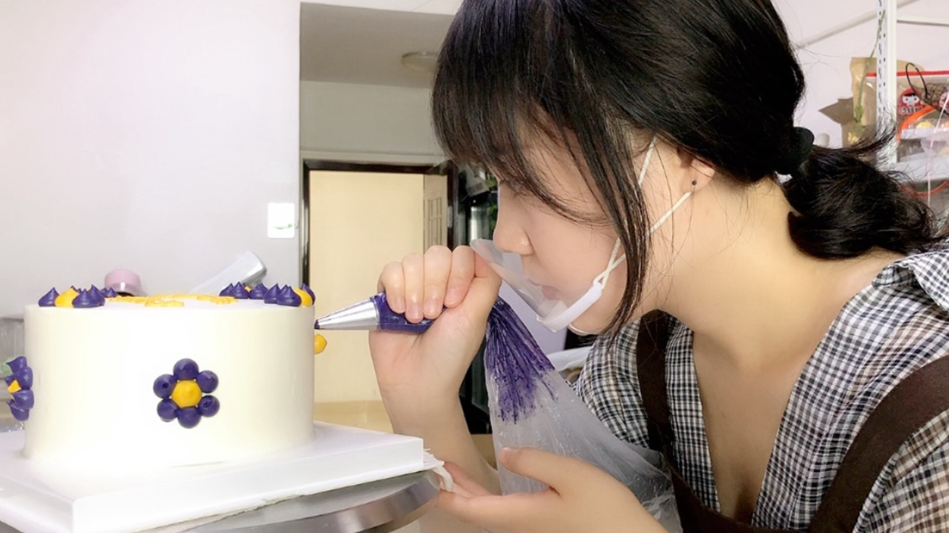 蛋糕买多大的合适?怎么选奶油?聊聊蛋糕房的那些秘密