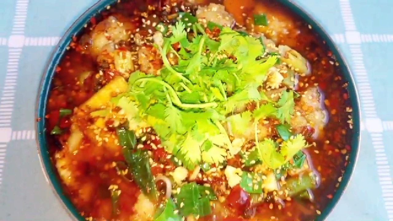 水煮鱼片估计是所有人最喜欢吃的一道菜了吧,简单做法跟我学做起