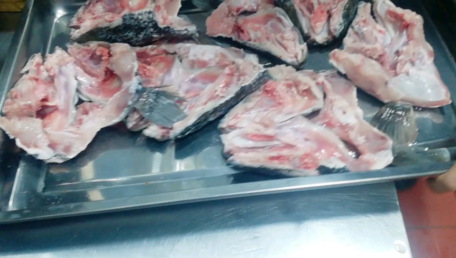 河南大厨教你“剁椒黑鱼头”做法