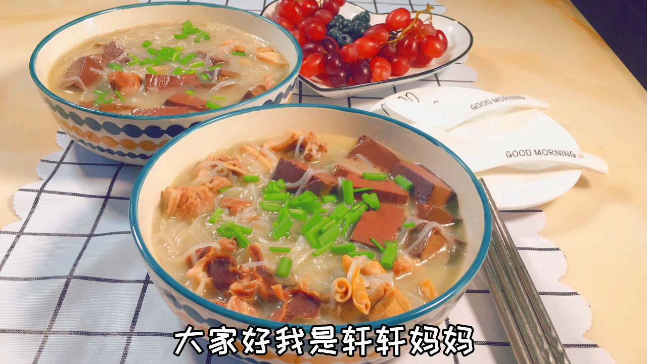 做出了儿子喜欢的味道,还让我去开店,鸭血粉丝汤,喜欢上做早餐