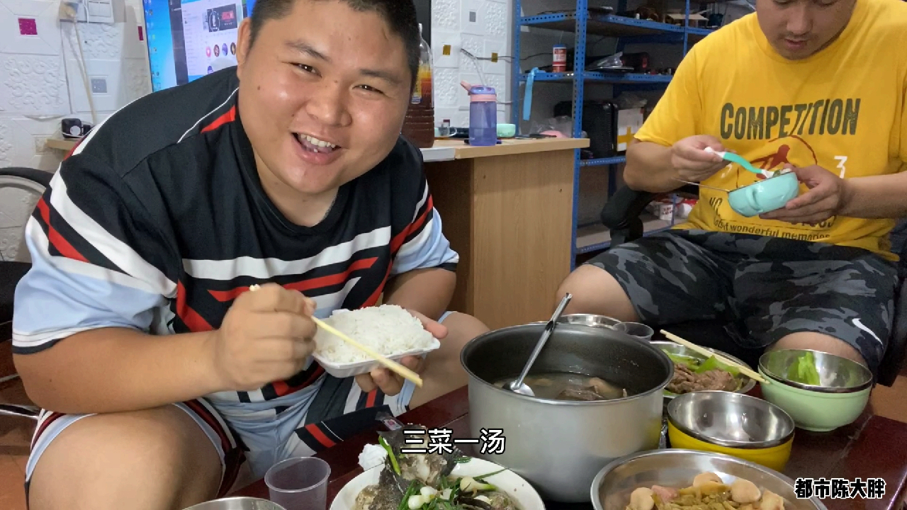 熊二下厨做三菜一汤,清蒸石斑鱼,芹菜炒牛肉,大胖吃的乐开了花
