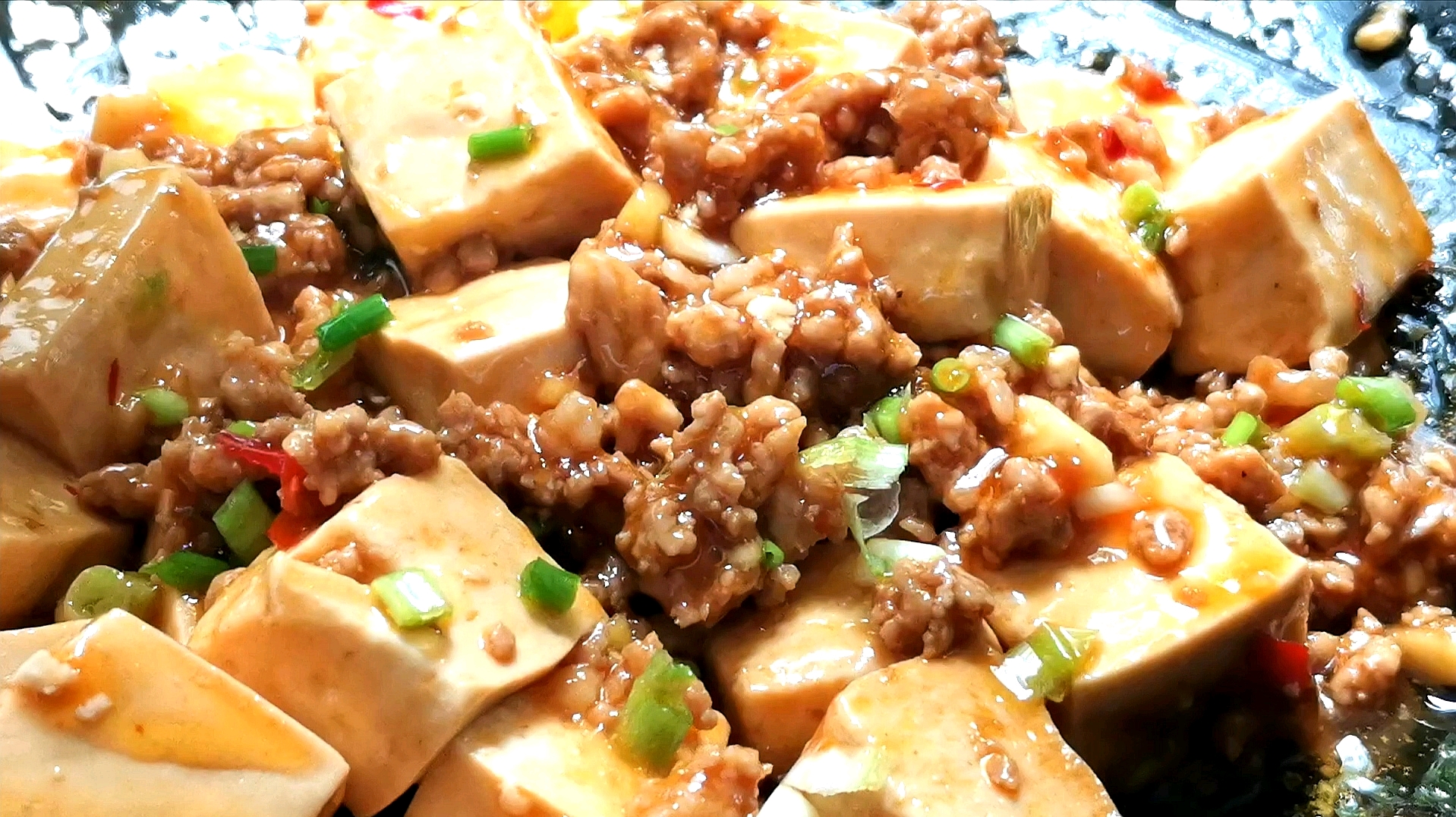 1块豆腐2两肉,做道简单好吃的肉末豆腐,用汤汁拌饭更美味
