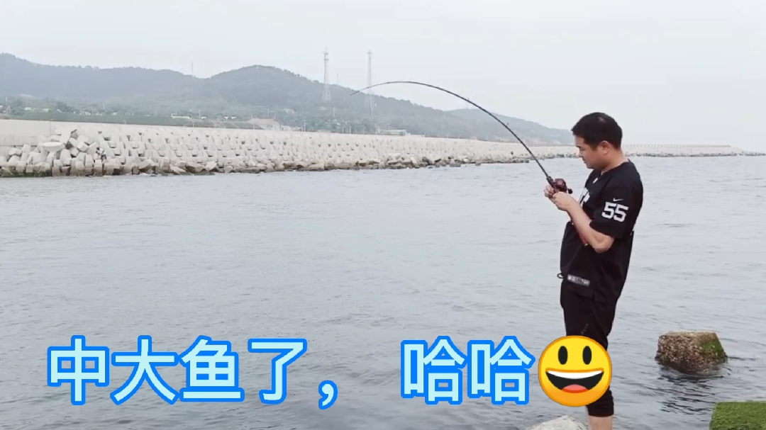老三接待安排好临沂的朋友,到海滩学习路亚竿海钓方法,太难了