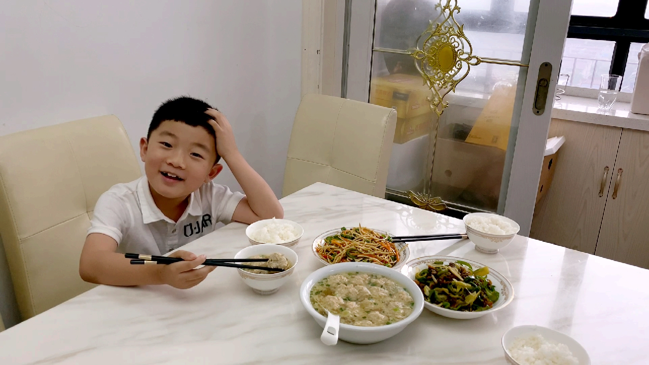 炎炎夏日一道凉拌菜,一碗饭一碗汤一盘菜全吃完,真过瘾!