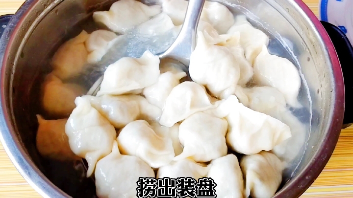 今天用野生荠菜做水饺,纯绿色食品,口感独特,味美鲜香,营养健