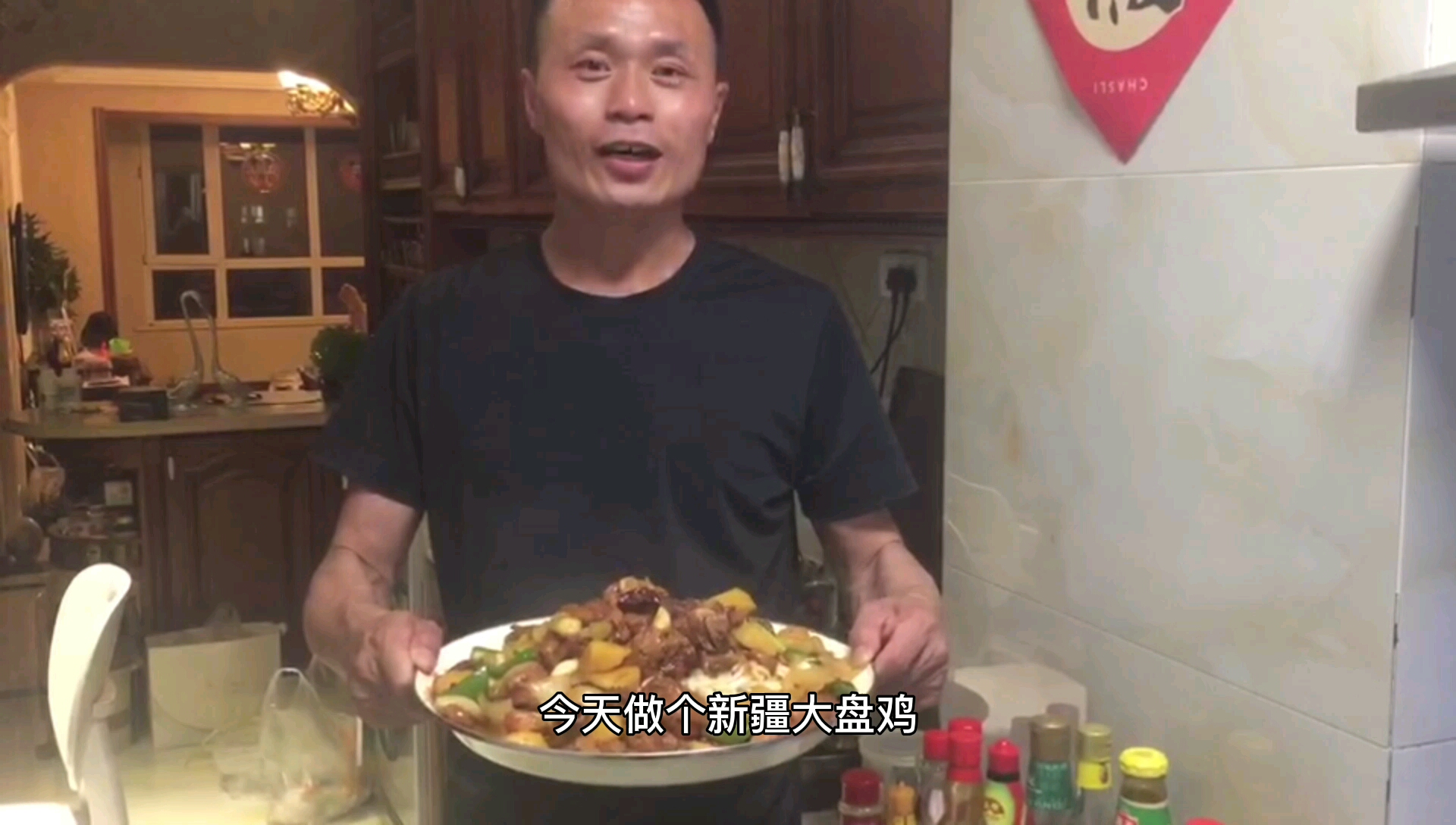 多多用两个鸡边大腿做新疆大盘鸡,香辣可口,鸡肉软嫩好吃