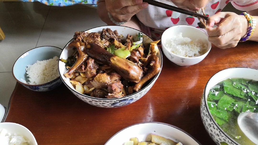 海鸭柠檬鸭太有嚼劲!配料可以送几碗饭!