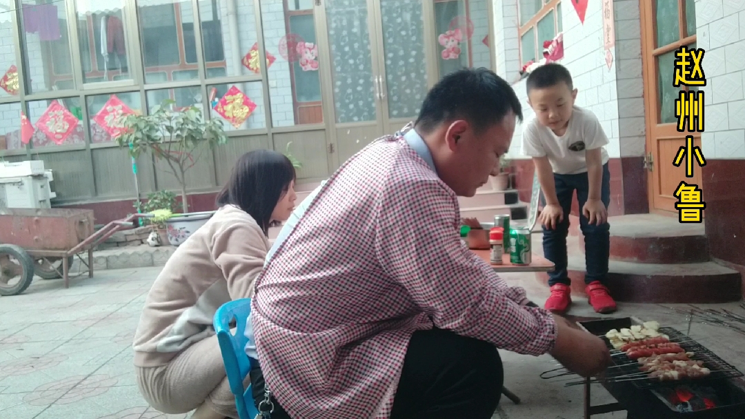 夏天自制烤串,老婆孩子吃的不亦乐乎,呲呲冒油就是那个味