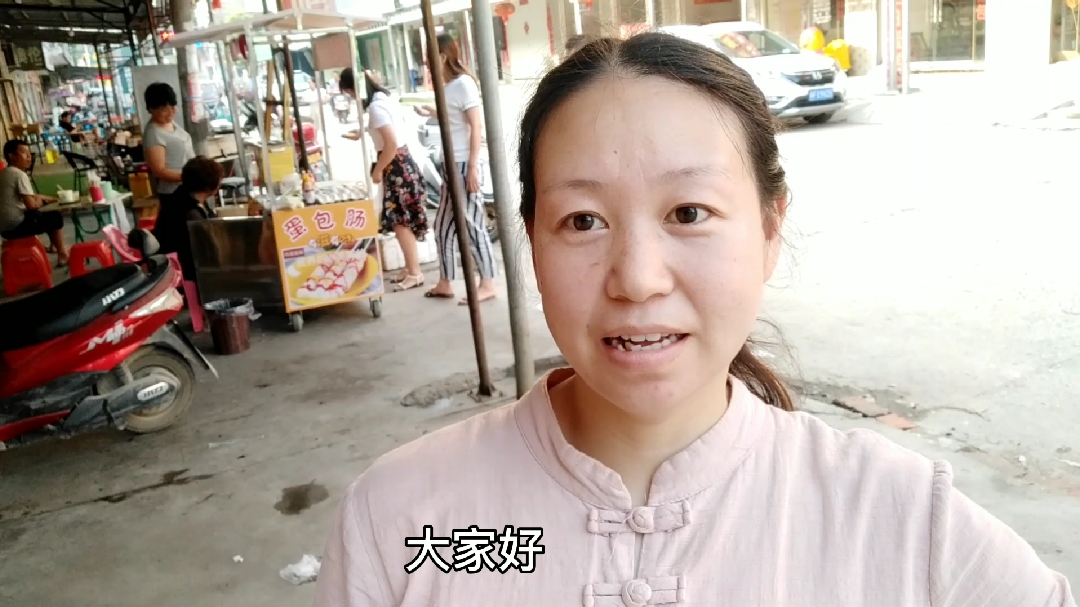 蛋包肠小吃你吃过吗?实拍其制作过程,快来看看吧
