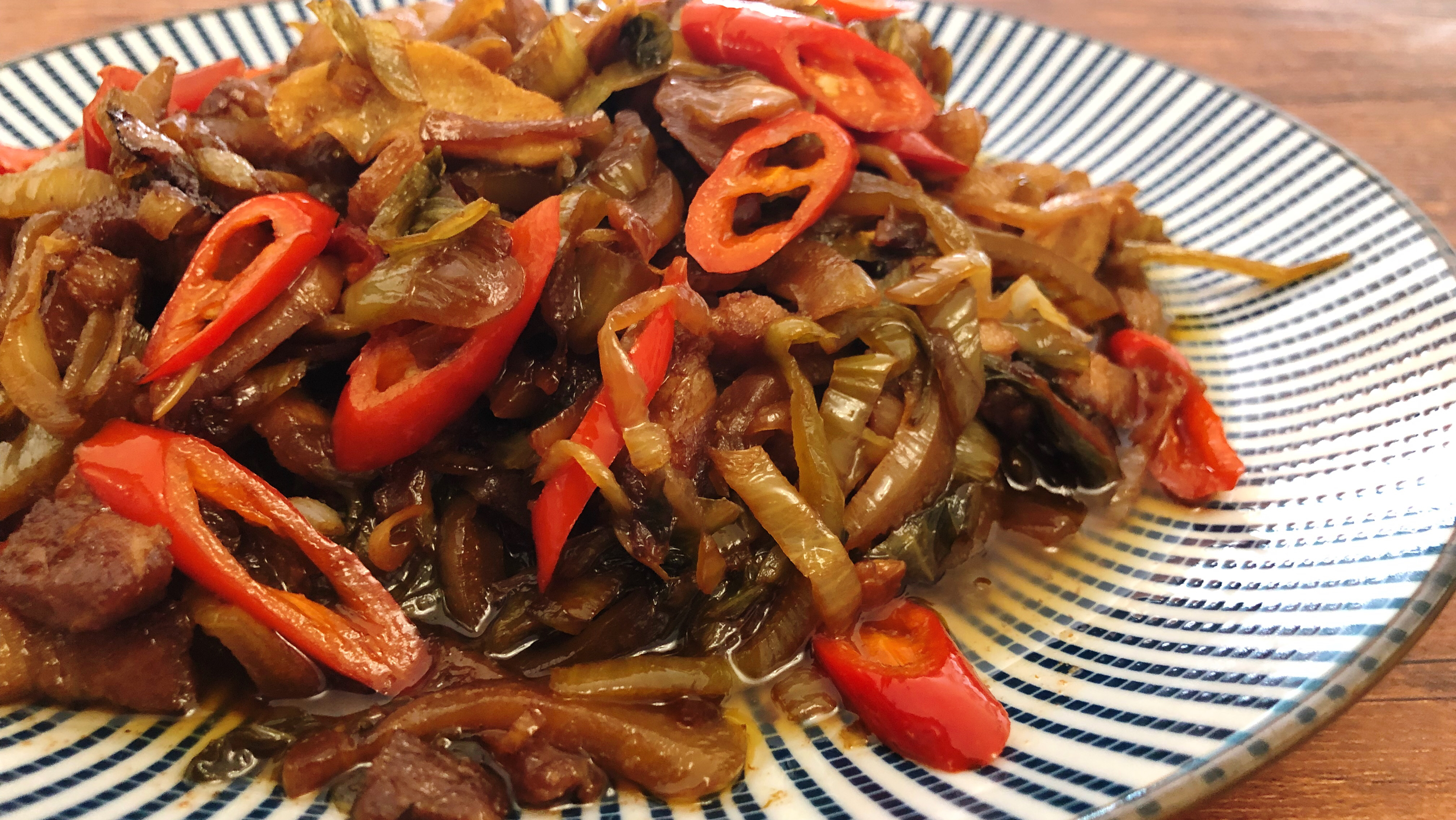 广东客家人都爱的猪肉焖咸菜,夏天没胃口炒一盘,配两碗白粥完美