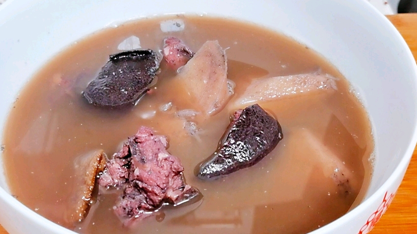 广东靓汤,粉葛赤小豆煲猪横脷,健脾祛湿,味道清甜,做法也简单