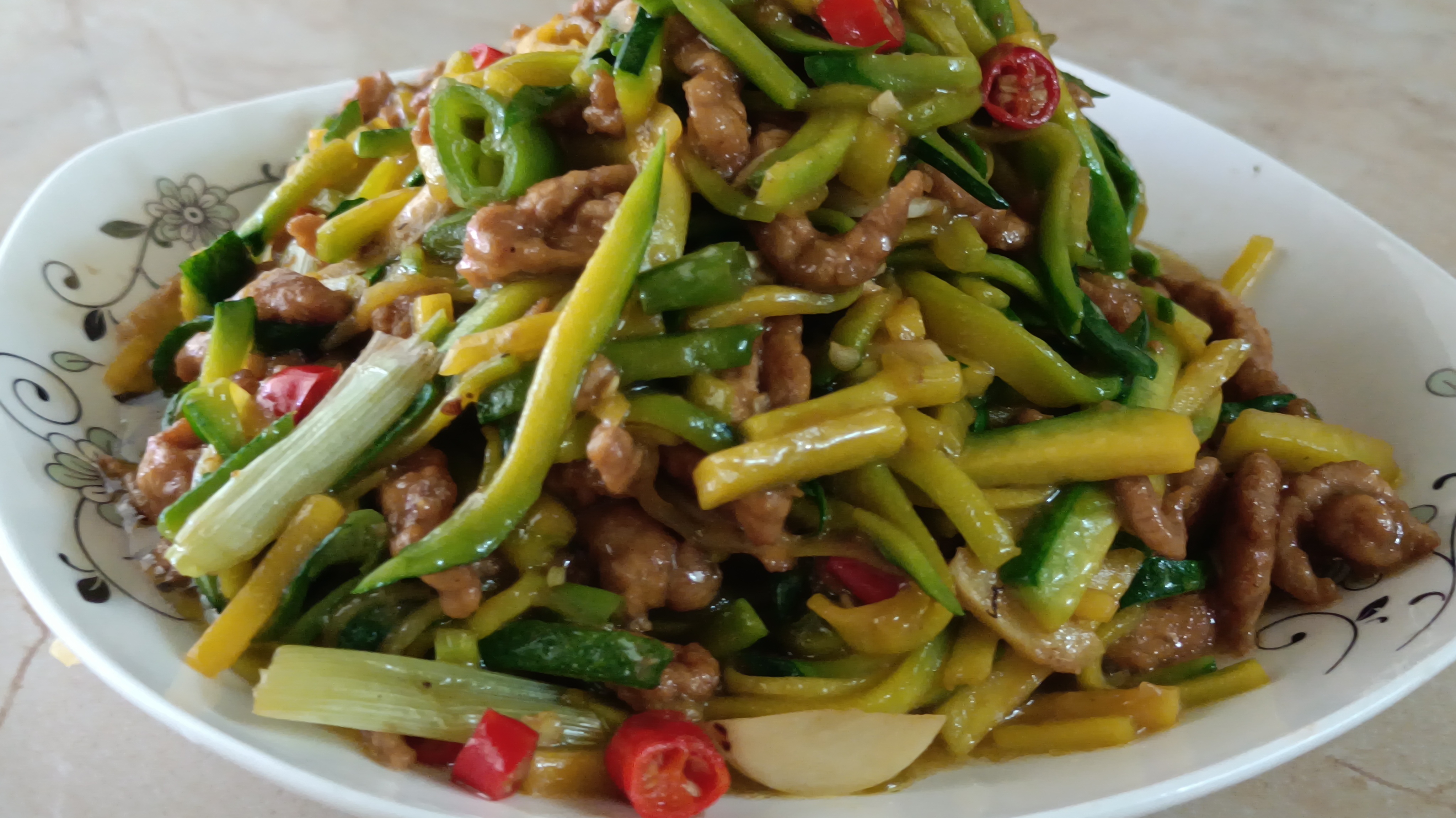 大厨教你嫩南瓜炒肉丝,肉丝细嫩,南瓜清爽,太好吃了