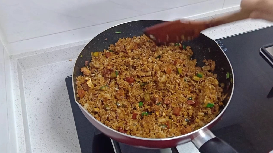 丽姐的酱油炒饭.连吃两碗.做法和配料全告诉你.简草易学.好吃到爆