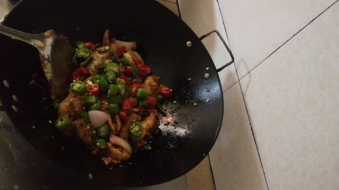 麻辣鲜香干锅鱼,以后就可以做给爱吃麻辣味的老爸啦!