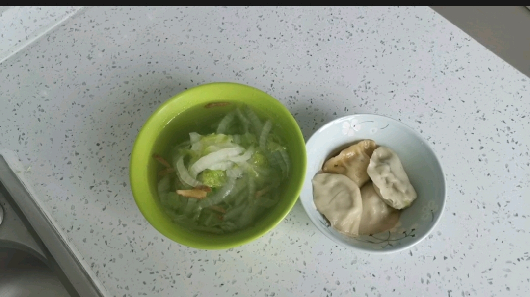 减肥第二天,水煮娃娃菜加水饺,绝对有效