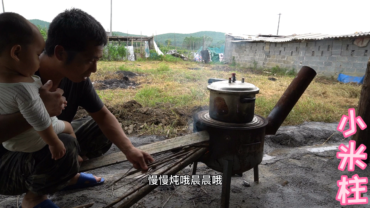鸡骨架和莲藕这样炖汤,汤鲜肉烂,太美味了