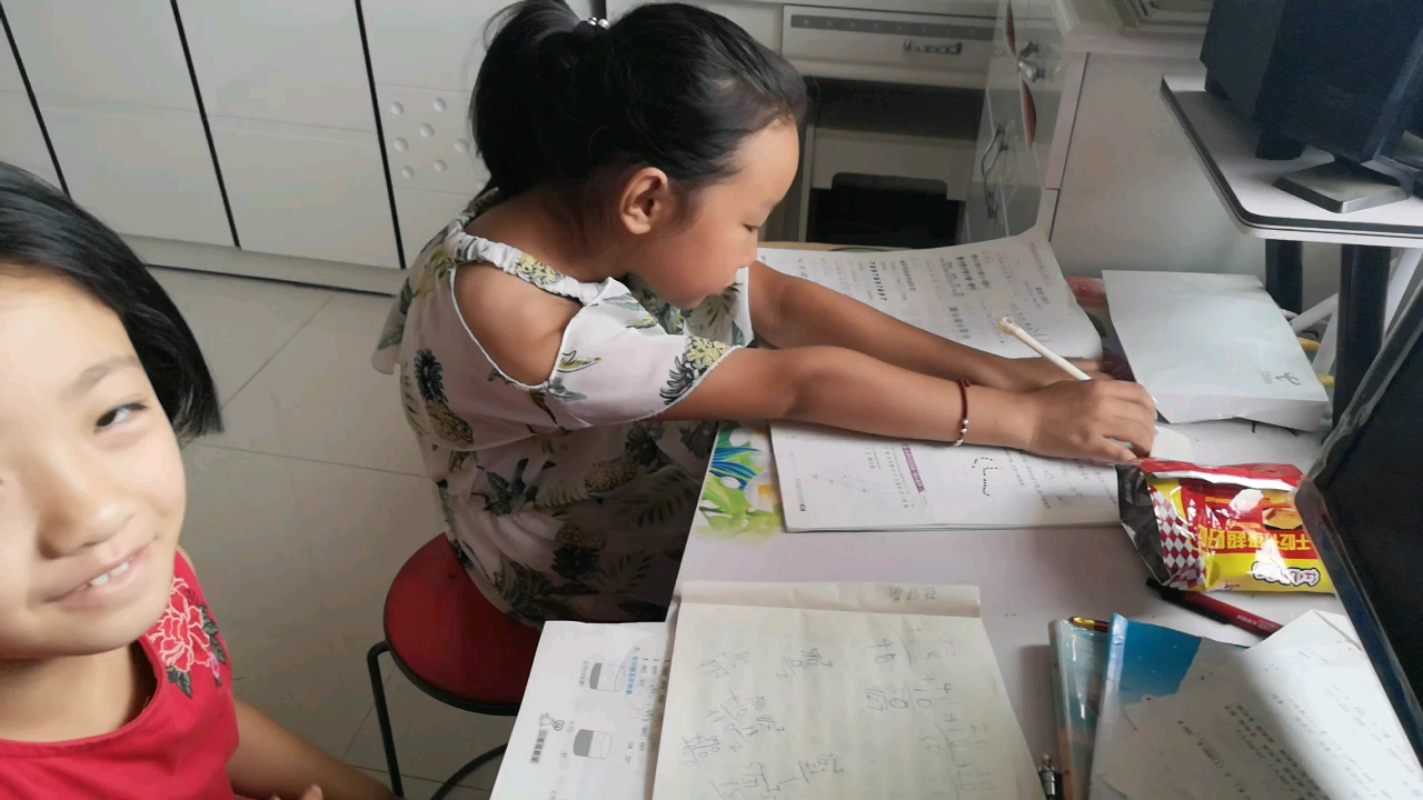 闺女想吃葱花面,中午给她做,这会吃美了