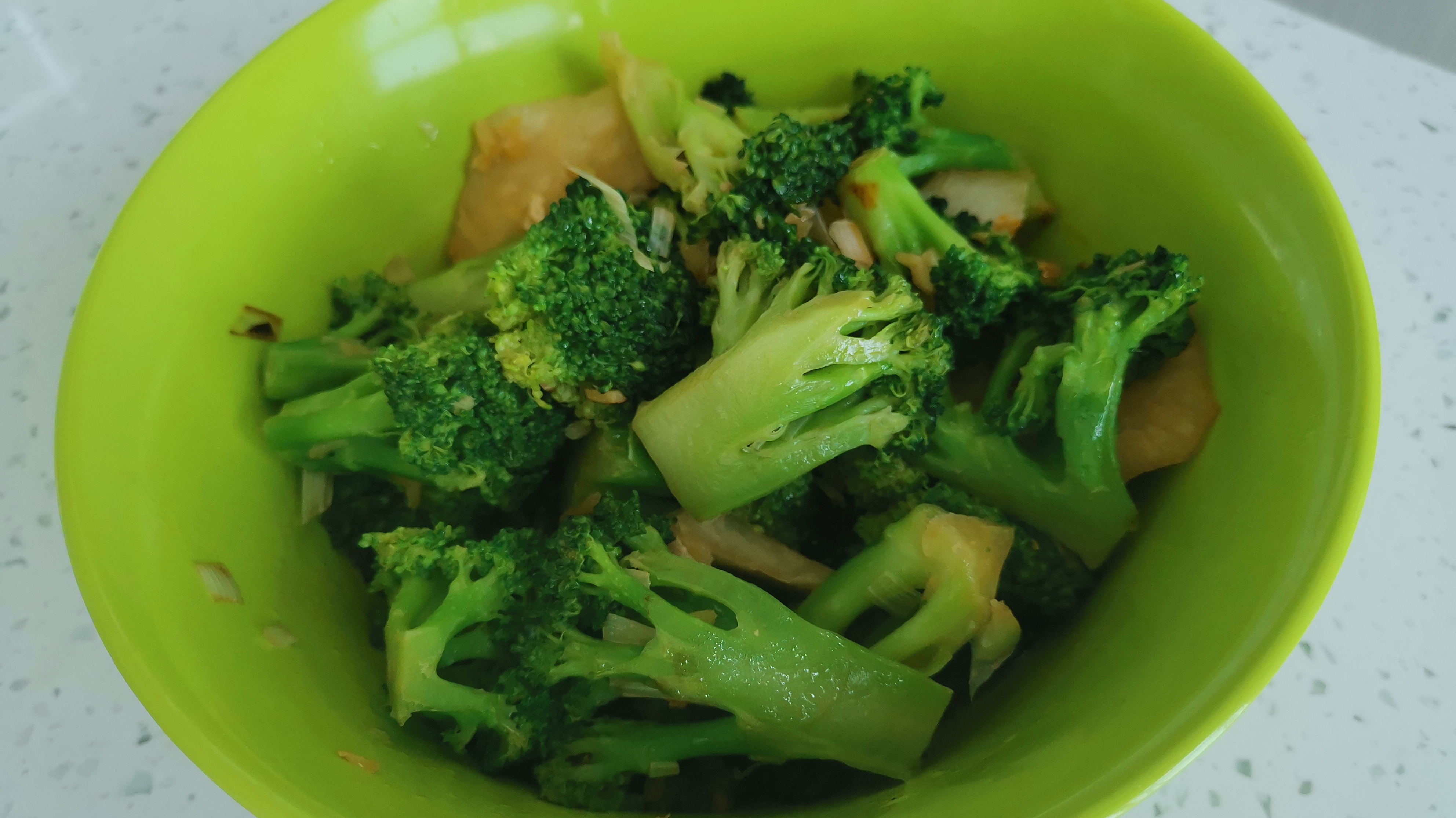 第3天的减肥午餐,西兰花加白萝卜,想减肥的跟过来