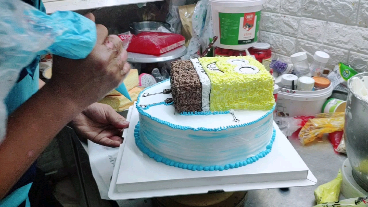 海绵宝宝卡通生日蛋糕,这水平,赞不赞罢