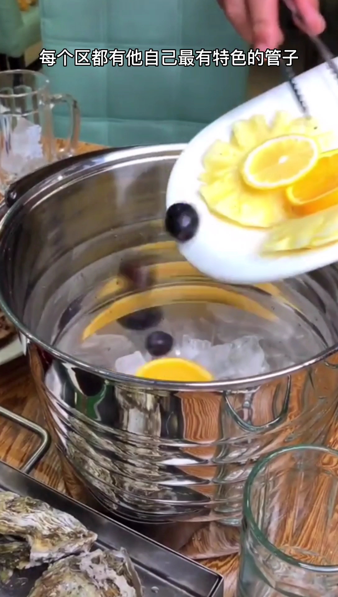 30秒了解杭州江干区美食#龍十三小龙虾#灌汤虾球#