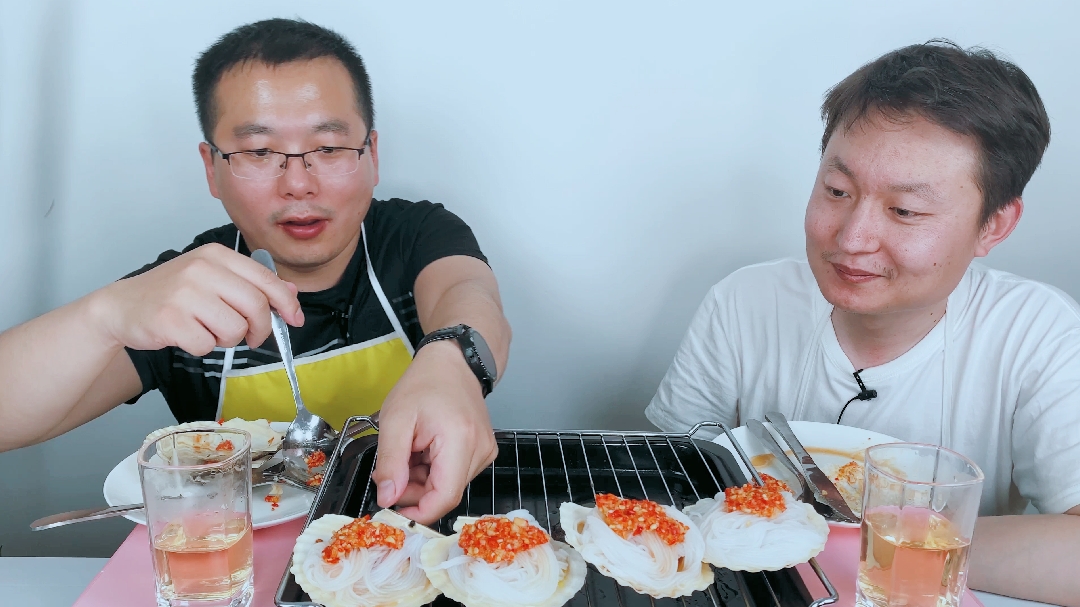 学做烤扇贝,新鲜又美味,一口吃了七八个,到位了!