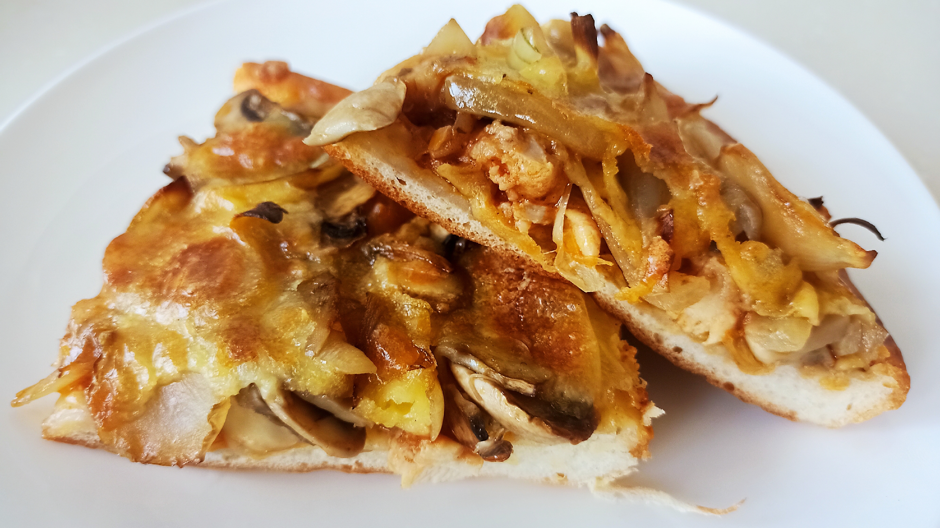 周末在家做给孩子的薄底鸡肉披萨,美味新鲜出炉,堪比某某客哦!