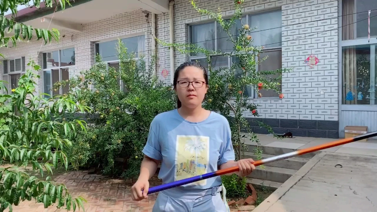 卖家宣传这款鱼竿超轻钓20加大鱼,7.5米278g,看看质量怎么样?