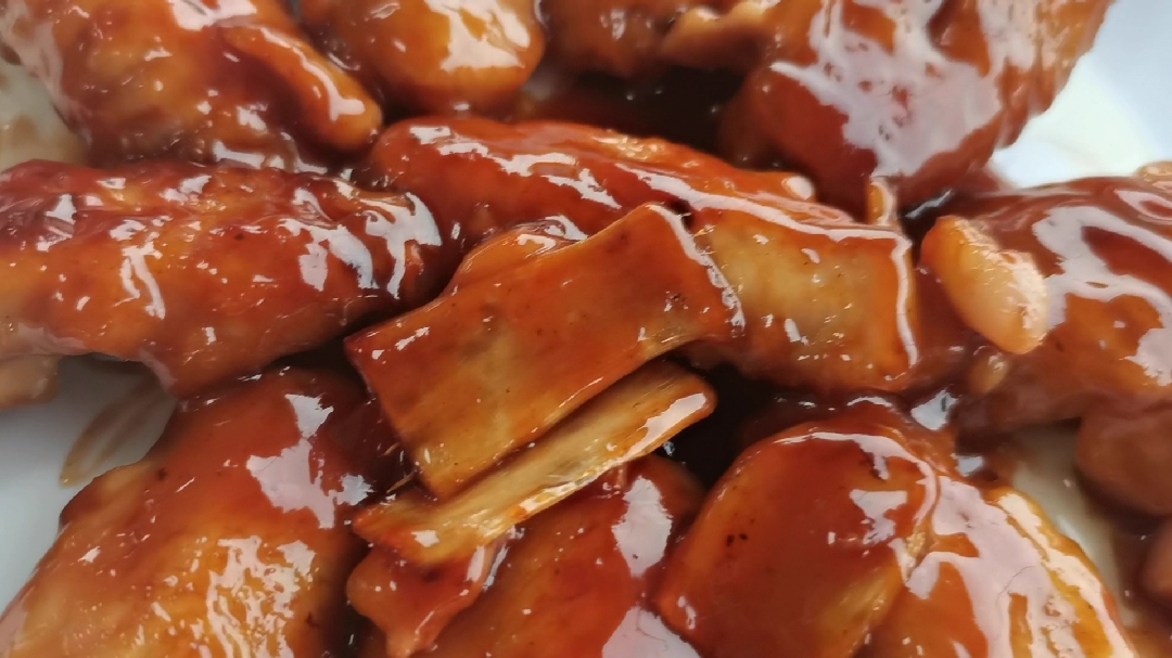厨师教你超简单又美味的鸡中翅做法,好吃到舔手指!
